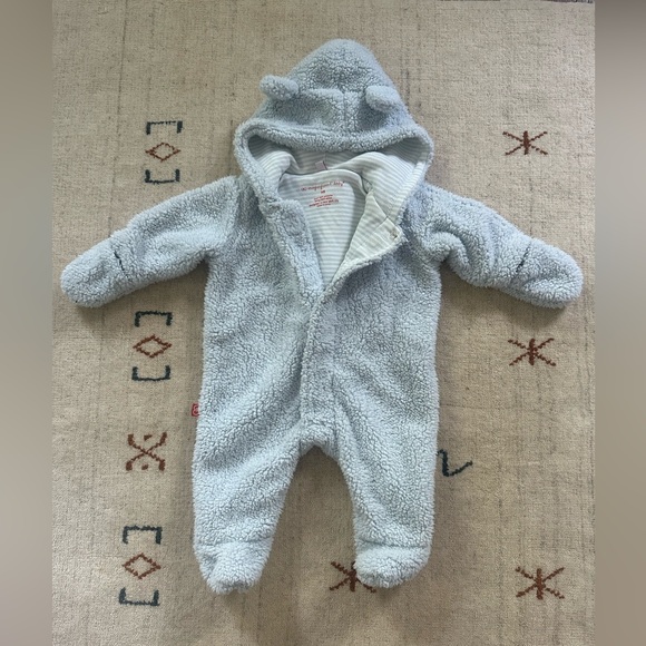 Magnificent Baby, light blue fleece newborn pram with magnetic closures - Picture 1 of 2